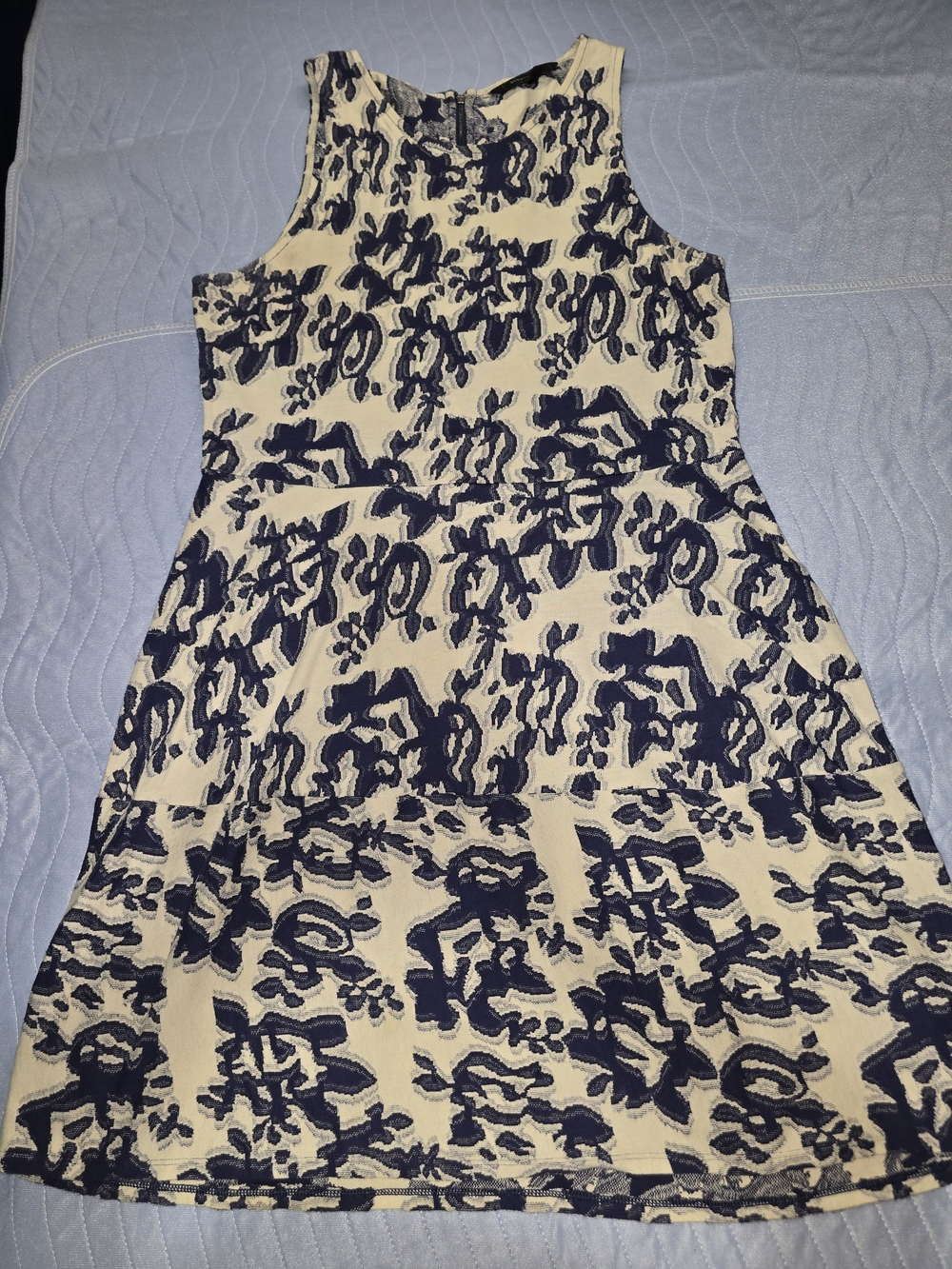 BCBGMaxAzria Navy and Cream Sleeveless Midi Dress